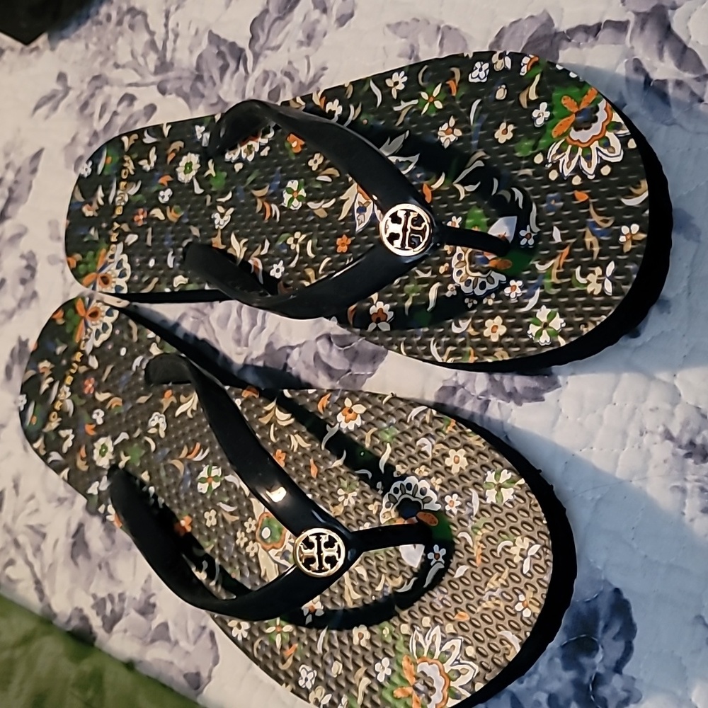 Women Tory Burch Sandles new never been worn size 8